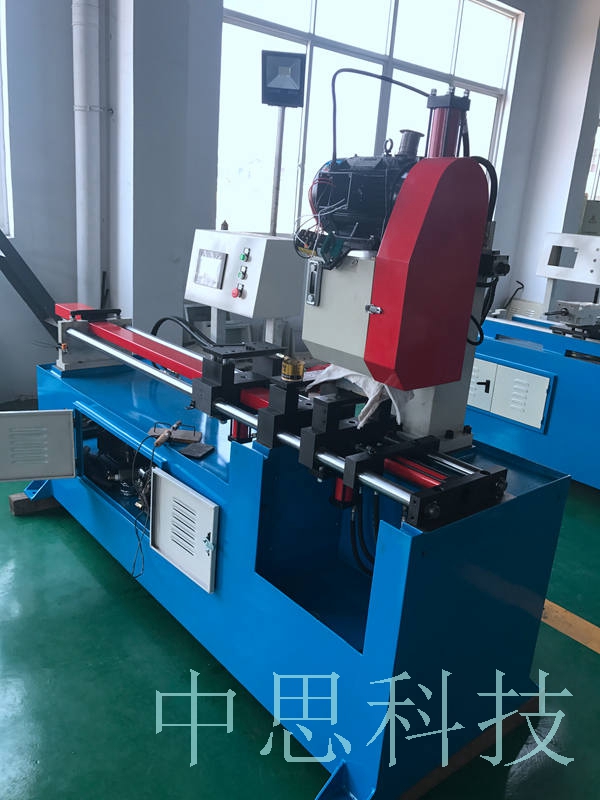 切管機其實就是一種工廠里面經常使用的下料機